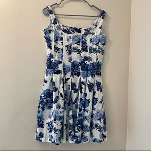 Ralph Lauren • White and Blue Floral Sleeveless Pleated A-Line Dress, Size 8